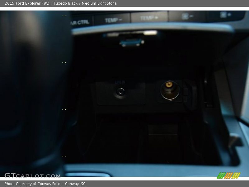 Tuxedo Black / Medium Light Stone 2015 Ford Explorer FWD