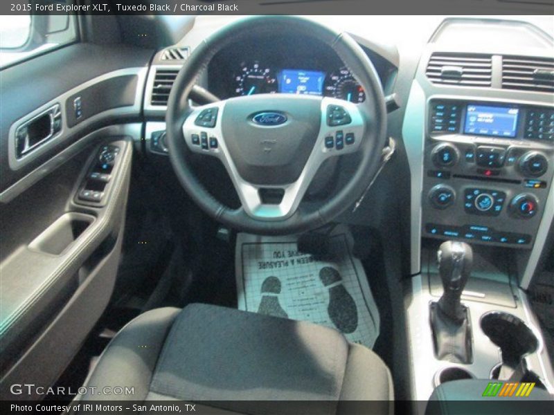 Tuxedo Black / Charcoal Black 2015 Ford Explorer XLT