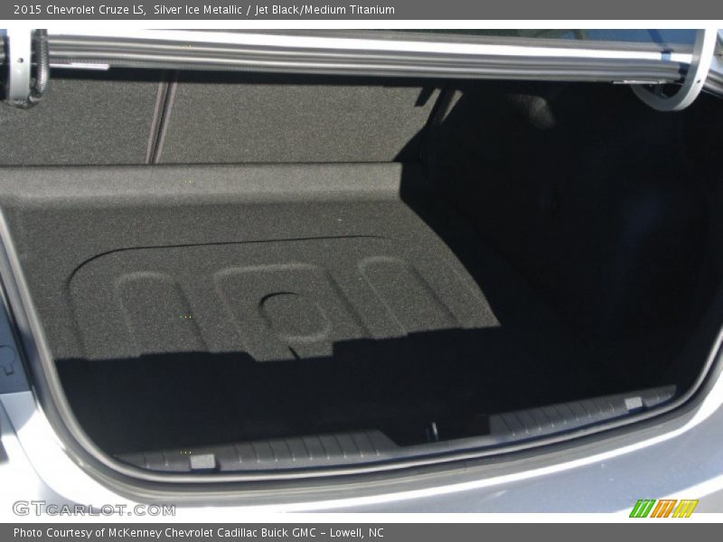 Silver Ice Metallic / Jet Black/Medium Titanium 2015 Chevrolet Cruze LS