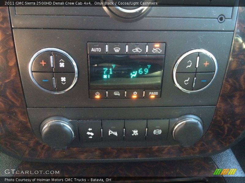 Onyx Black / Cocoa/Light Cashmere 2011 GMC Sierra 2500HD Denali Crew Cab 4x4