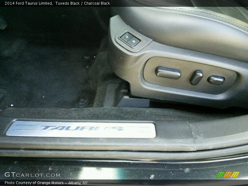 Tuxedo Black / Charcoal Black 2014 Ford Taurus Limited