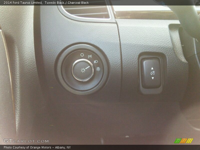 Tuxedo Black / Charcoal Black 2014 Ford Taurus Limited