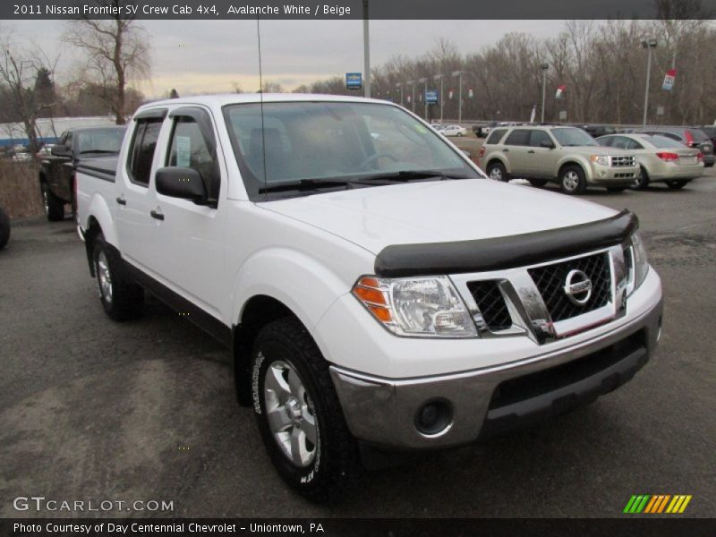 Avalanche White / Beige 2011 Nissan Frontier SV Crew Cab 4x4