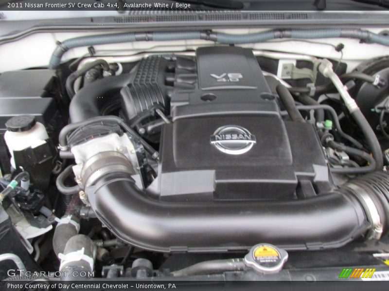 Avalanche White / Beige 2011 Nissan Frontier SV Crew Cab 4x4