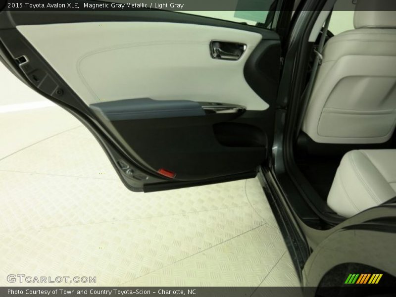 Magnetic Gray Metallic / Light Gray 2015 Toyota Avalon XLE