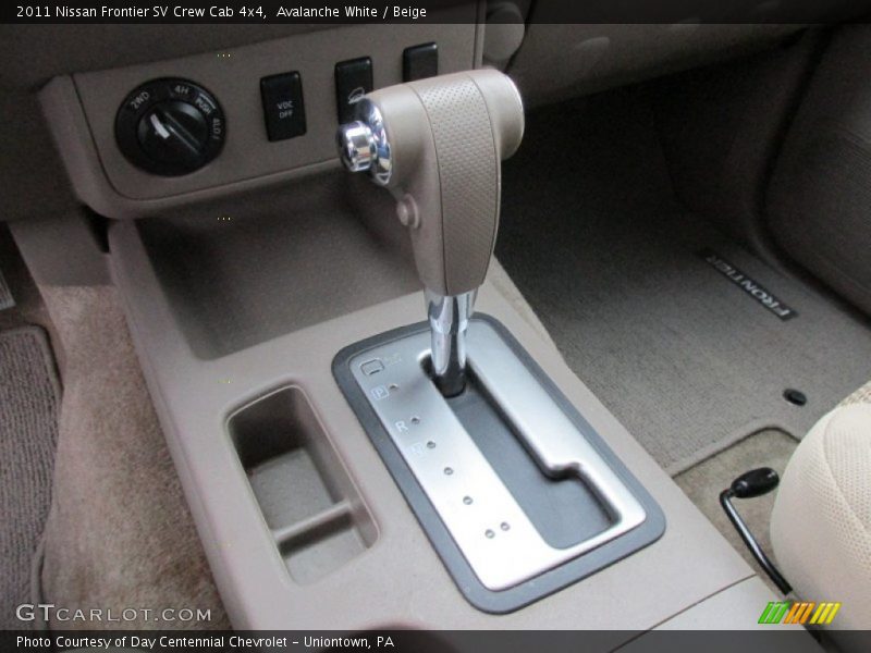 Avalanche White / Beige 2011 Nissan Frontier SV Crew Cab 4x4