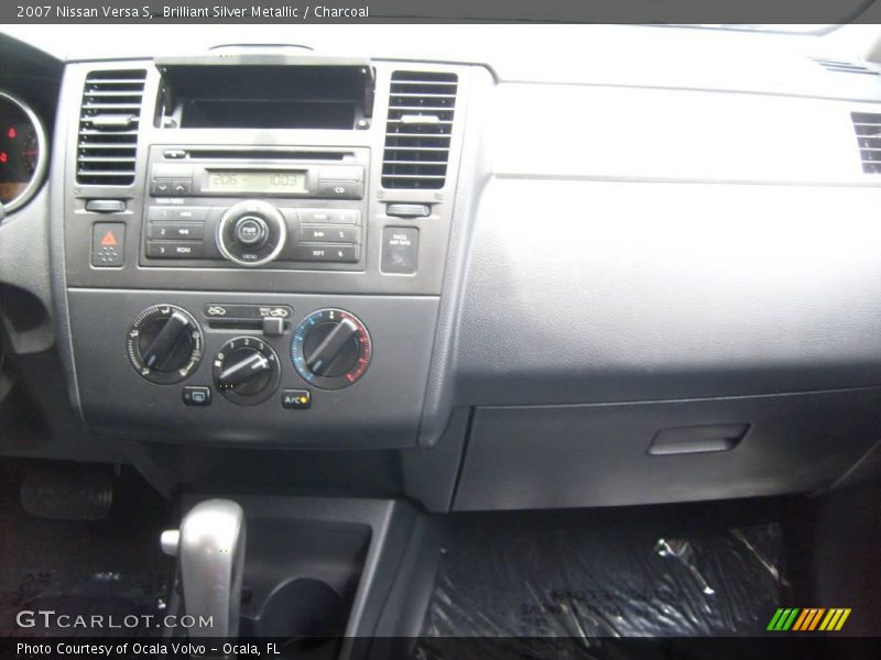 Brilliant Silver Metallic / Charcoal 2007 Nissan Versa S