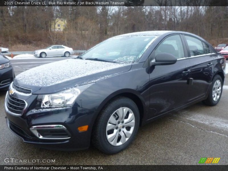 Front 3/4 View of 2015 Cruze LS