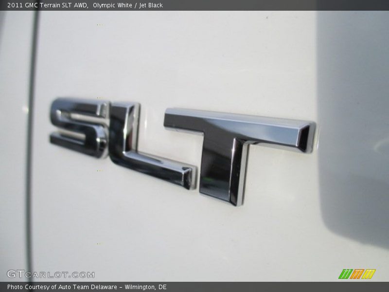 Olympic White / Jet Black 2011 GMC Terrain SLT AWD