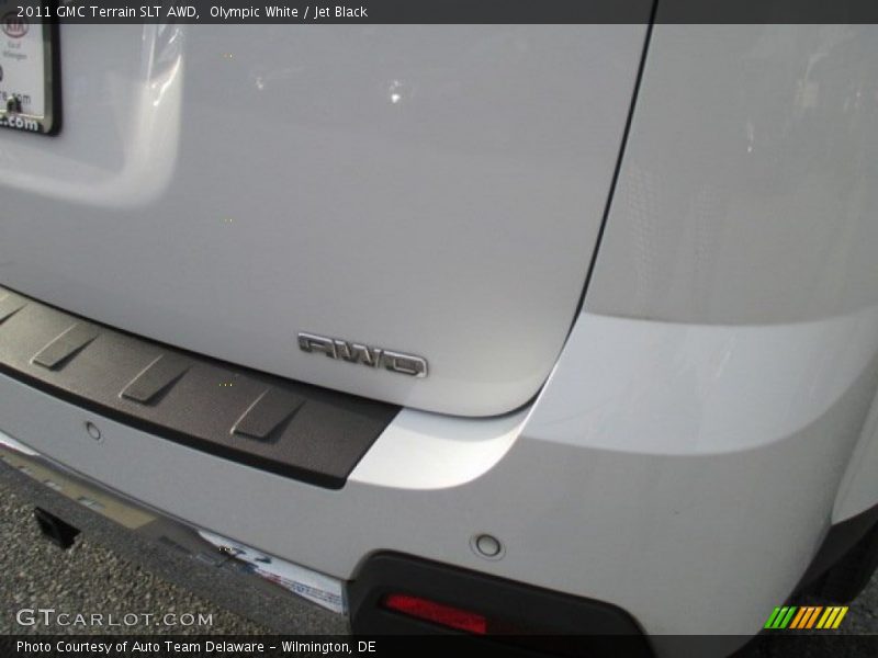 Olympic White / Jet Black 2011 GMC Terrain SLT AWD