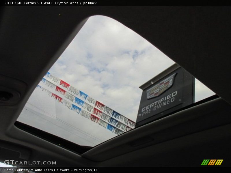 Olympic White / Jet Black 2011 GMC Terrain SLT AWD