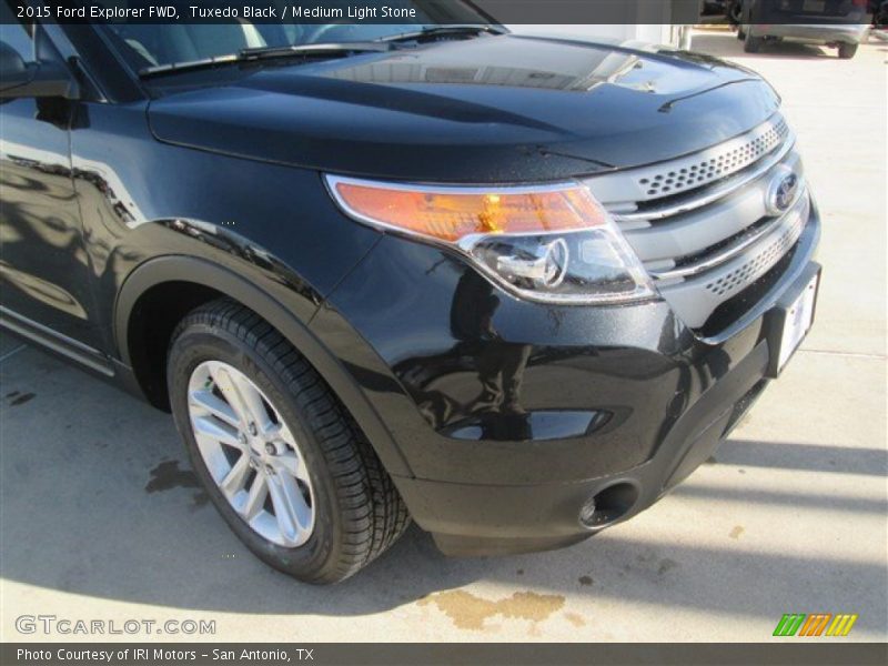 Tuxedo Black / Medium Light Stone 2015 Ford Explorer FWD