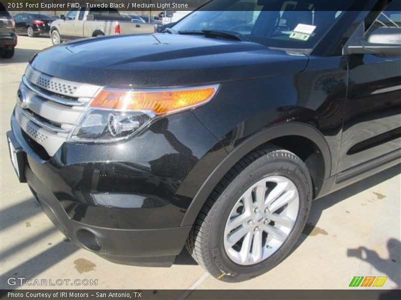 Tuxedo Black / Medium Light Stone 2015 Ford Explorer FWD