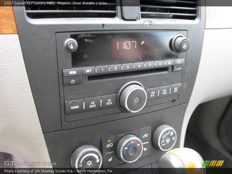 Majestic Silver Metallic / Grey 2007 Suzuki XL7 Luxury AWD