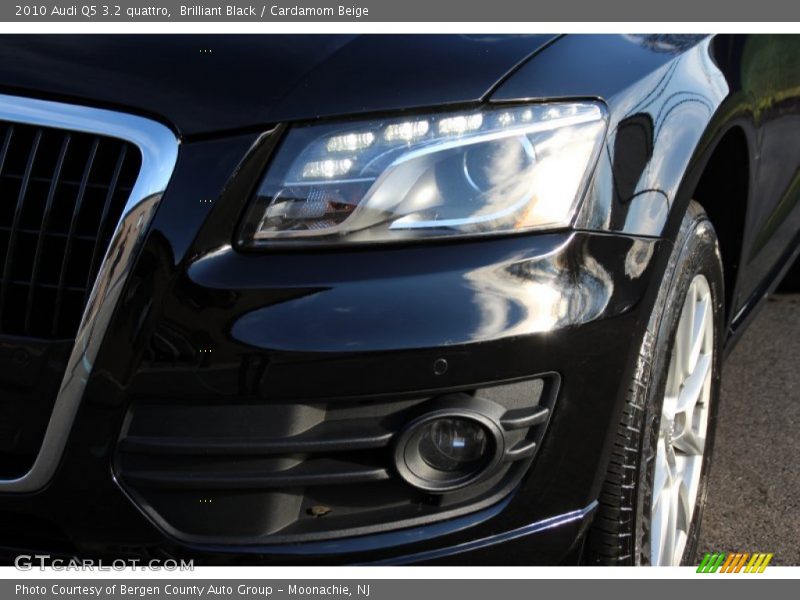 Brilliant Black / Cardamom Beige 2010 Audi Q5 3.2 quattro