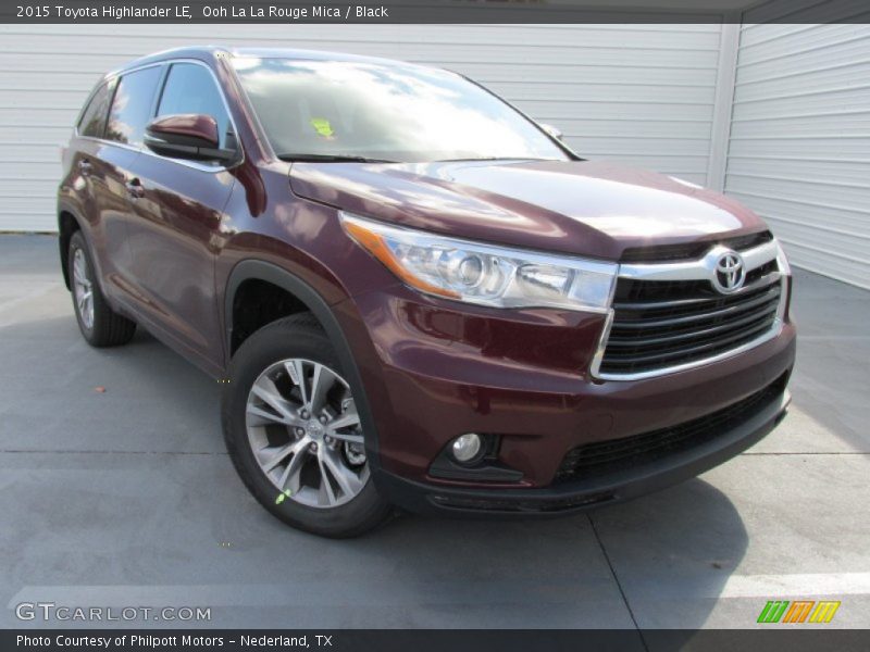 Front 3/4 View of 2015 Highlander LE