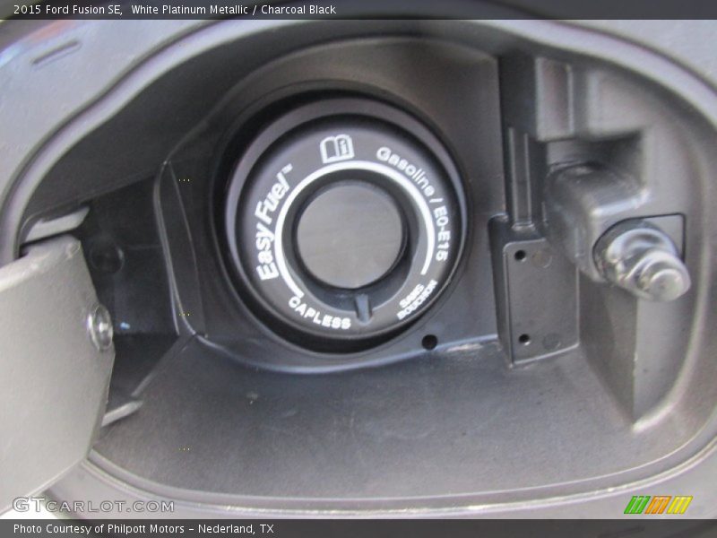 White Platinum Metallic / Charcoal Black 2015 Ford Fusion SE