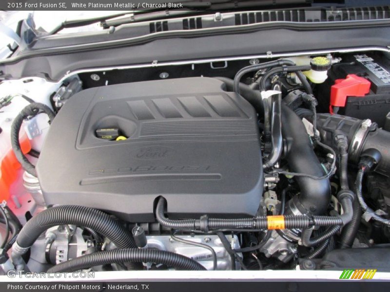 White Platinum Metallic / Charcoal Black 2015 Ford Fusion SE