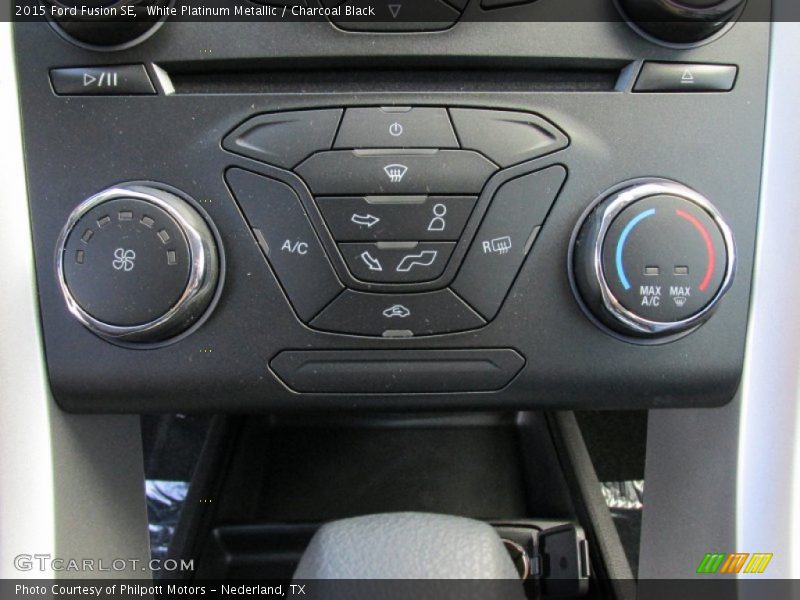 White Platinum Metallic / Charcoal Black 2015 Ford Fusion SE