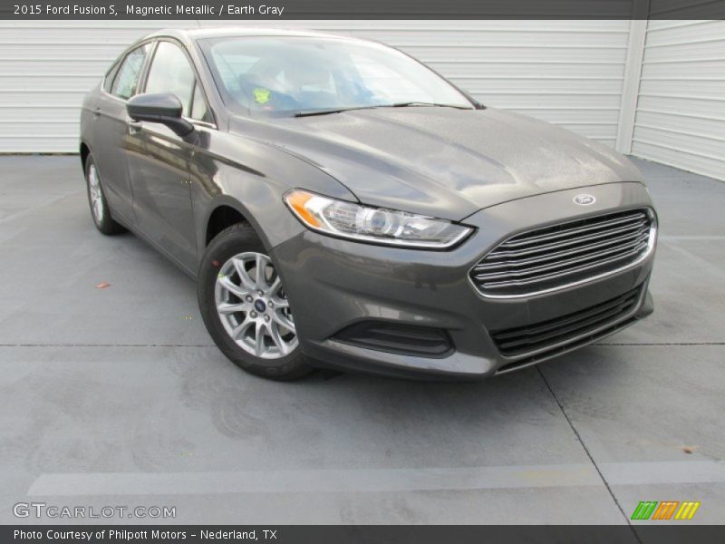 Front 3/4 View of 2015 Fusion S