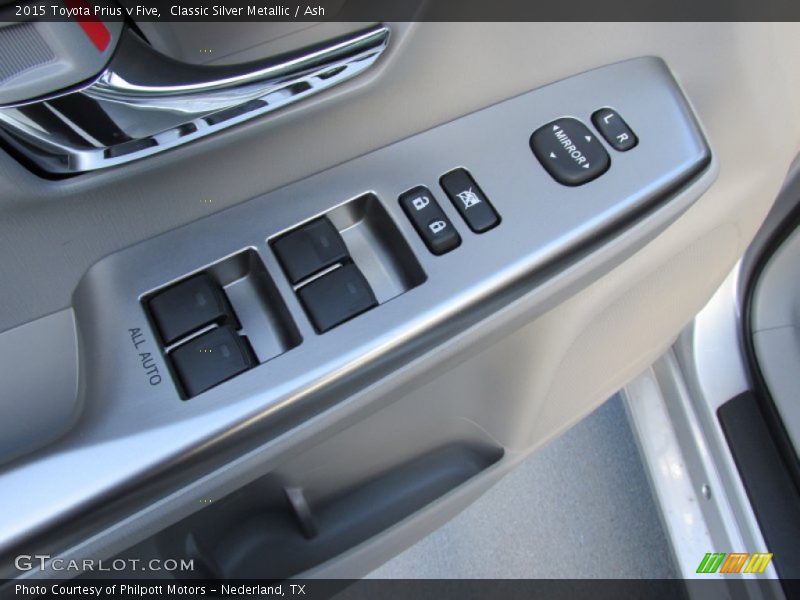 Controls of 2015 Prius v Five