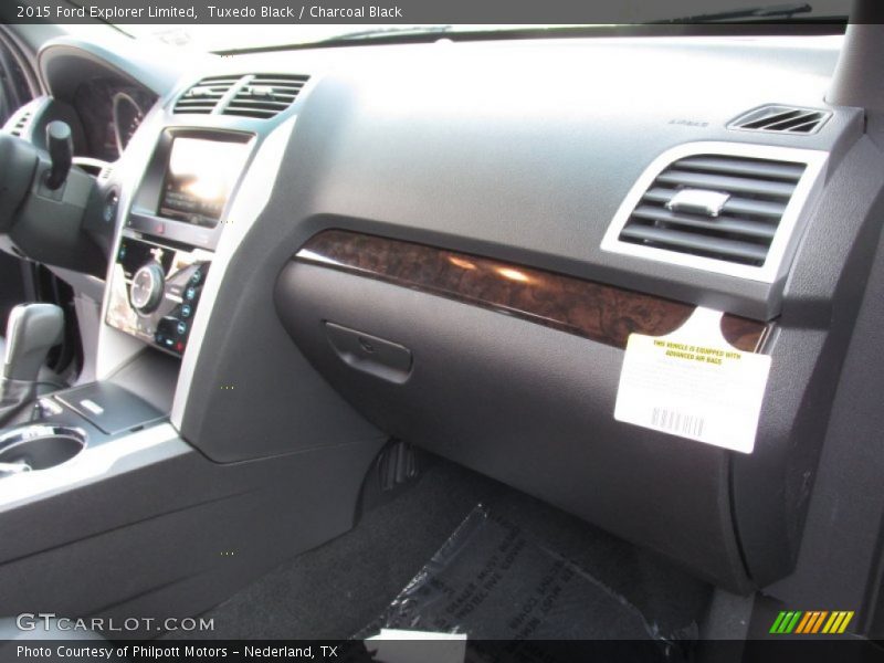 Tuxedo Black / Charcoal Black 2015 Ford Explorer Limited