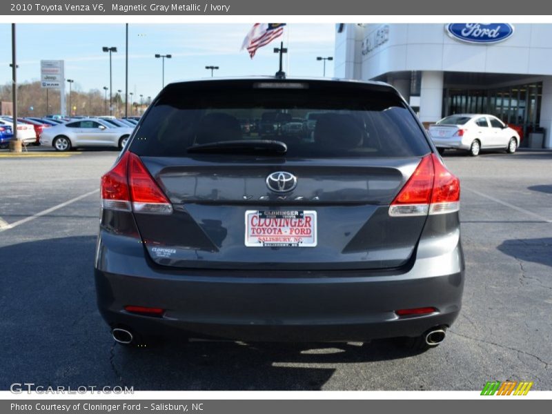 Magnetic Gray Metallic / Ivory 2010 Toyota Venza V6