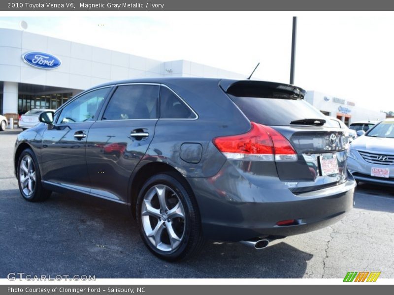 Magnetic Gray Metallic / Ivory 2010 Toyota Venza V6