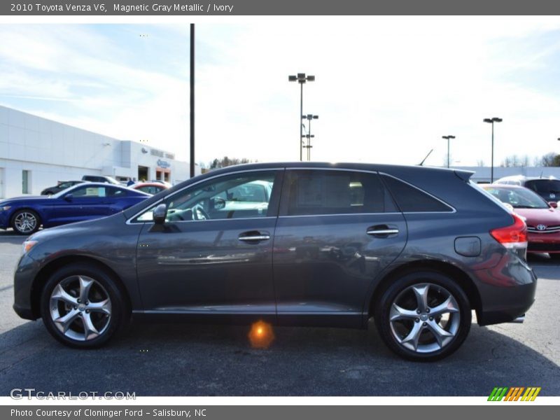 Magnetic Gray Metallic / Ivory 2010 Toyota Venza V6