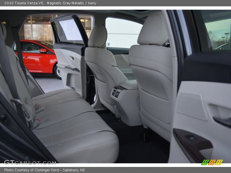 Magnetic Gray Metallic / Ivory 2010 Toyota Venza V6