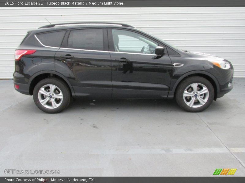 Tuxedo Black Metallic / Medium Light Stone 2015 Ford Escape SE