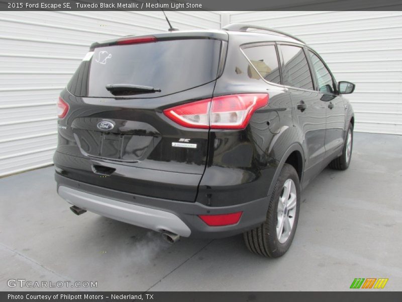 Tuxedo Black Metallic / Medium Light Stone 2015 Ford Escape SE