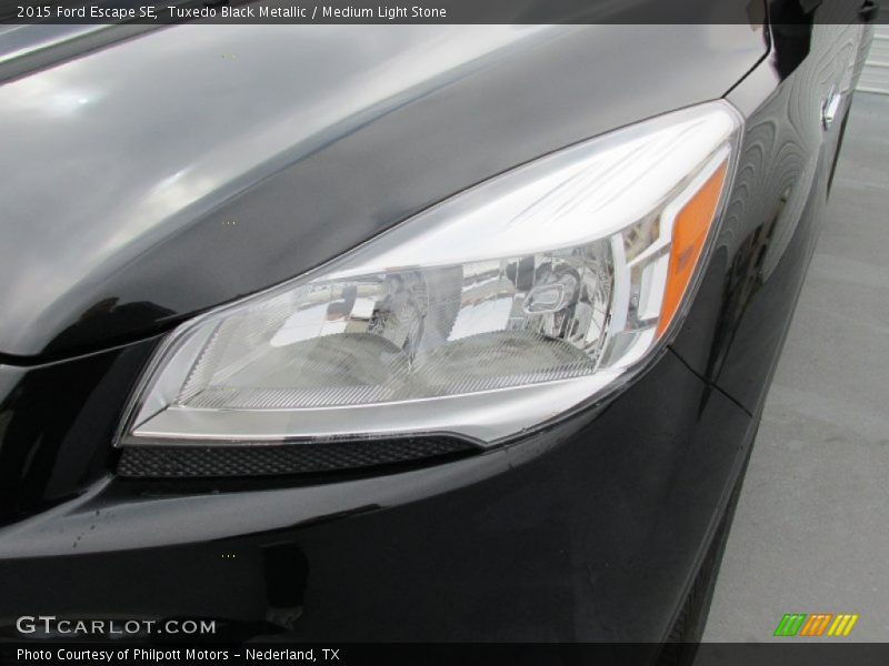Tuxedo Black Metallic / Medium Light Stone 2015 Ford Escape SE