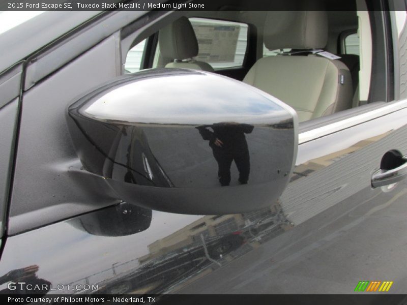 Tuxedo Black Metallic / Medium Light Stone 2015 Ford Escape SE