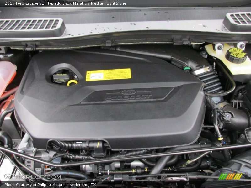 Tuxedo Black Metallic / Medium Light Stone 2015 Ford Escape SE
