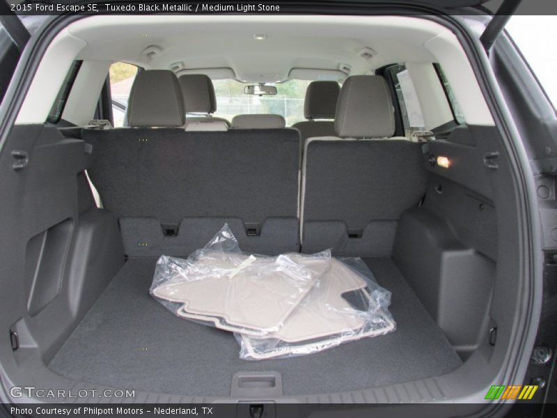 Tuxedo Black Metallic / Medium Light Stone 2015 Ford Escape SE