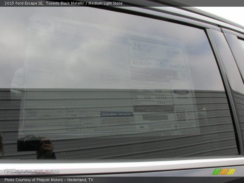 Tuxedo Black Metallic / Medium Light Stone 2015 Ford Escape SE