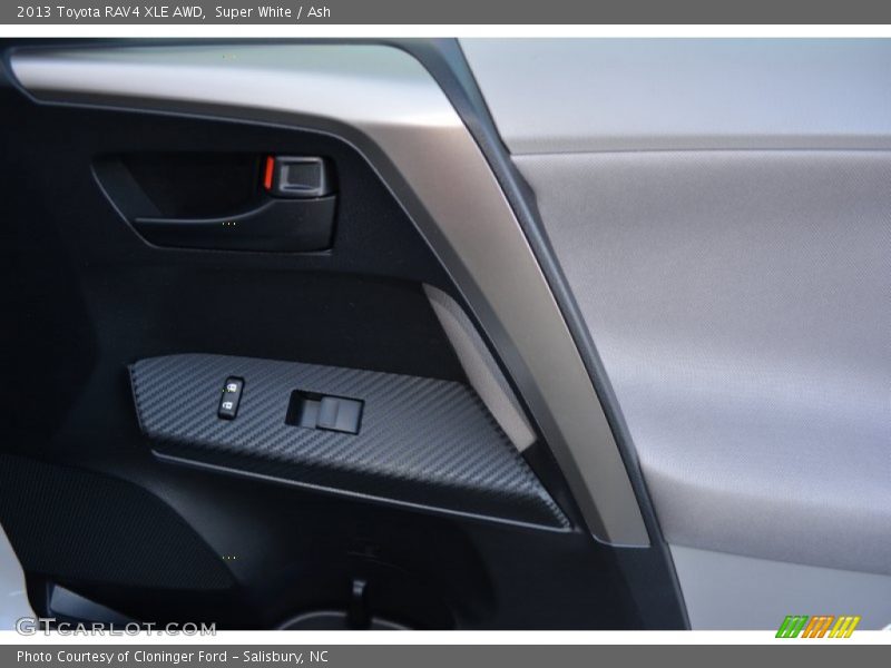 Super White / Ash 2013 Toyota RAV4 XLE AWD