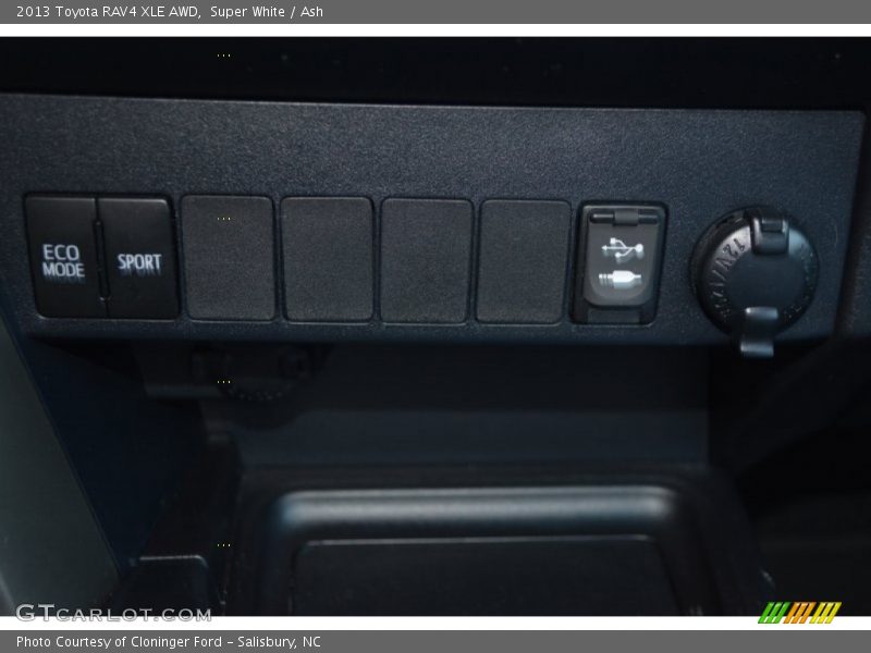 Super White / Ash 2013 Toyota RAV4 XLE AWD