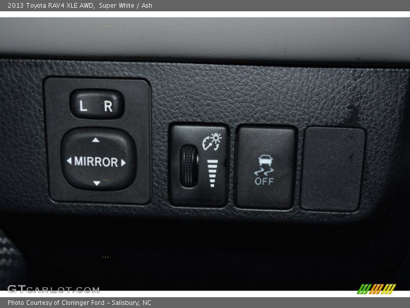 Super White / Ash 2013 Toyota RAV4 XLE AWD