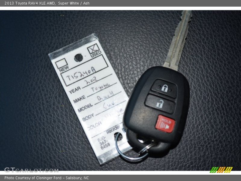 Super White / Ash 2013 Toyota RAV4 XLE AWD