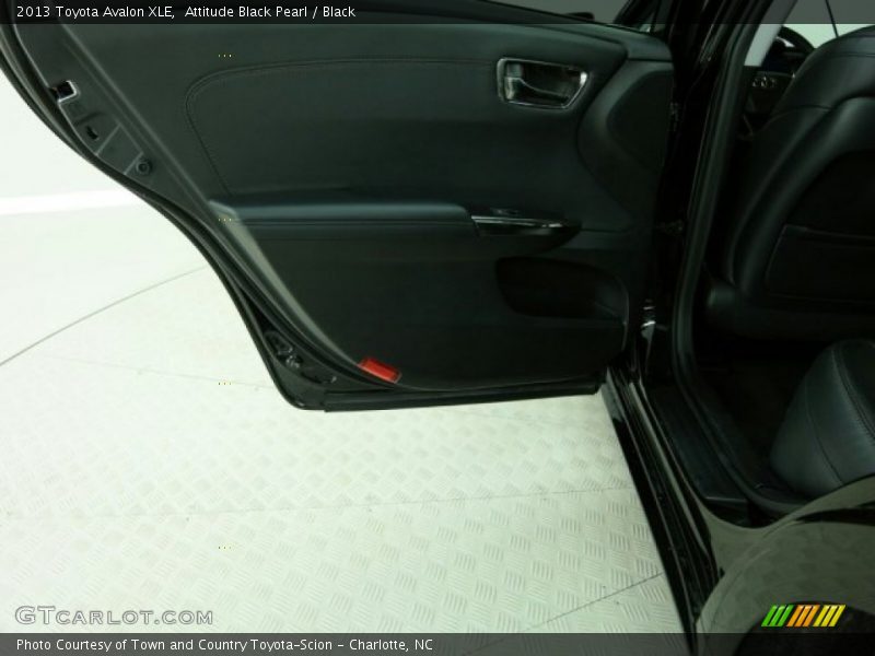 Attitude Black Pearl / Black 2013 Toyota Avalon XLE