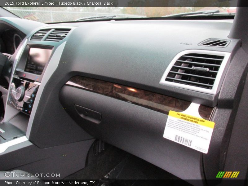 Tuxedo Black / Charcoal Black 2015 Ford Explorer Limited