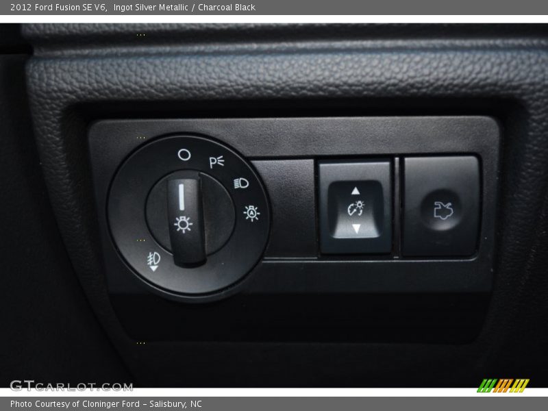 Ingot Silver Metallic / Charcoal Black 2012 Ford Fusion SE V6