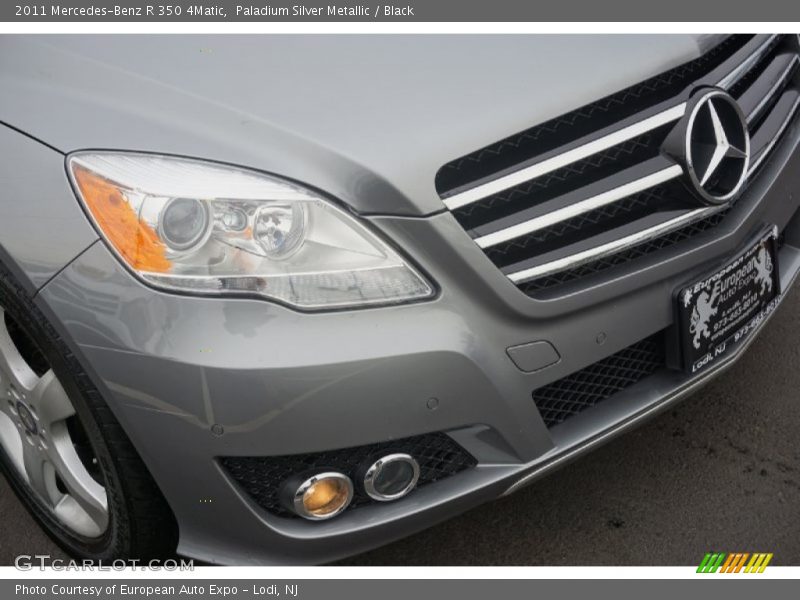 Paladium Silver Metallic / Black 2011 Mercedes-Benz R 350 4Matic