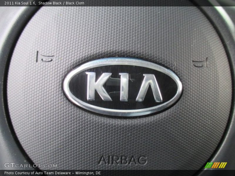Shadow Black / Black Cloth 2011 Kia Soul 1.6