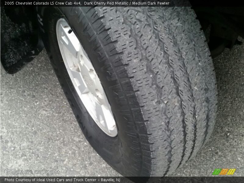Dark Cherry Red Metallic / Medium Dark Pewter 2005 Chevrolet Colorado LS Crew Cab 4x4
