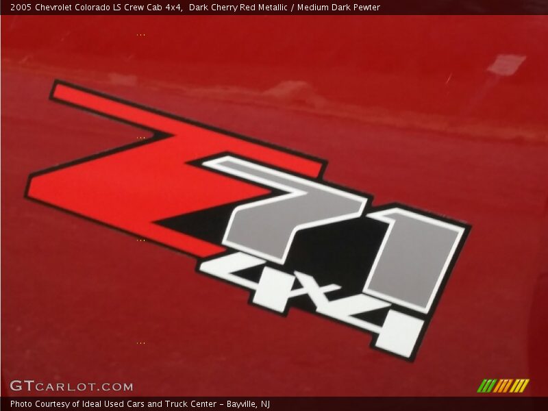 Dark Cherry Red Metallic / Medium Dark Pewter 2005 Chevrolet Colorado LS Crew Cab 4x4