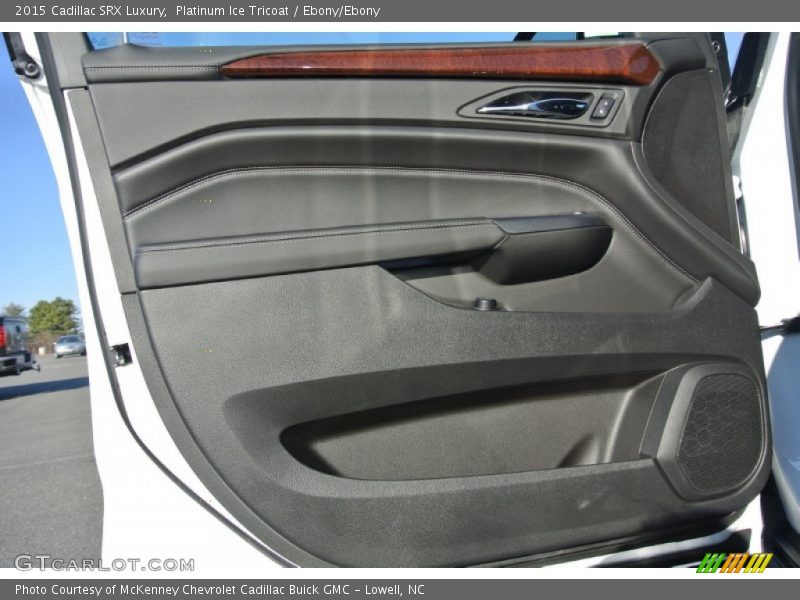 Platinum Ice Tricoat / Ebony/Ebony 2015 Cadillac SRX Luxury
