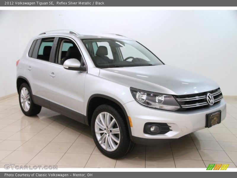 Reflex Silver Metallic / Black 2012 Volkswagen Tiguan SE